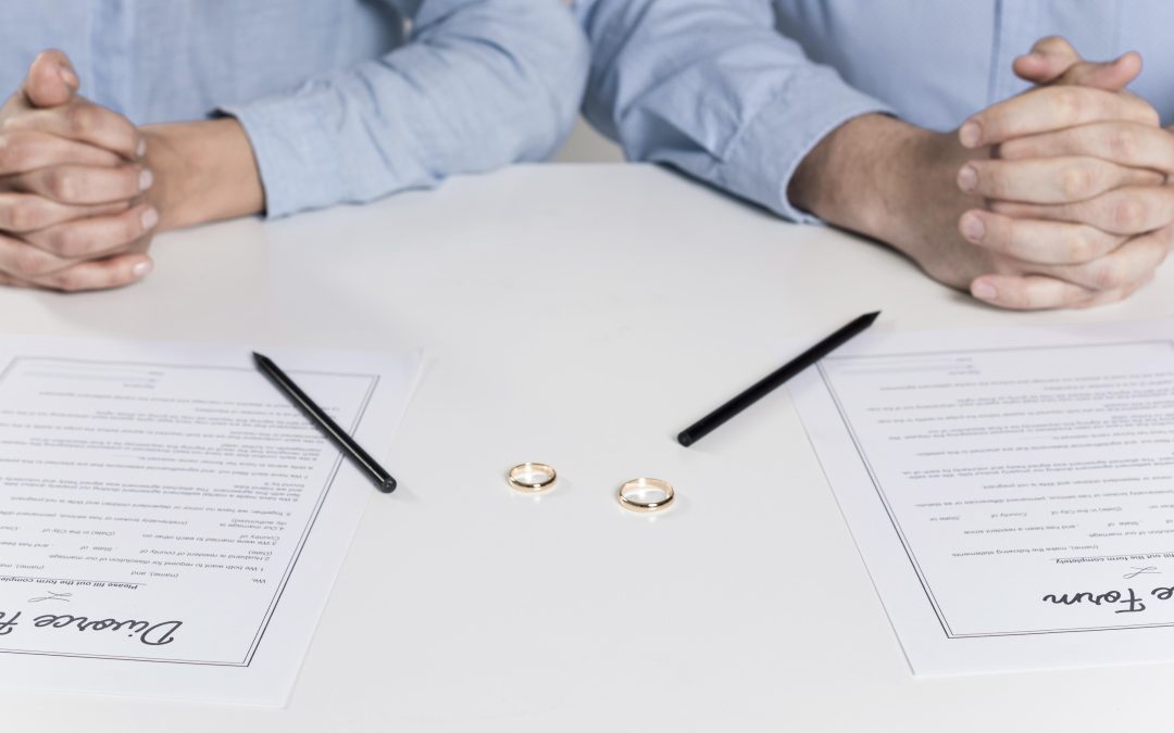Consejos y pasos para llevar a cabo un divorcio de forma pacífica, enfocándose en el bienestar de ambas partes y de los hijos